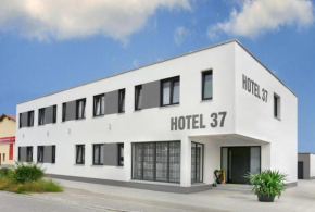 Hotel 37